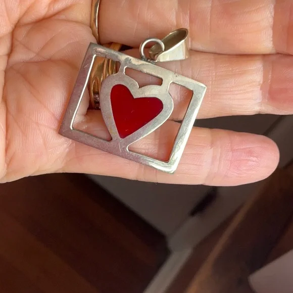 Silver heart pendant - Picture 3 of 5